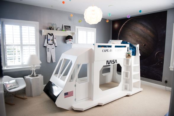 Łóżko w formie pojazdu NASA