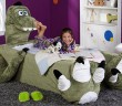 Pokój dziecięcy i łóżko z dinozaurem