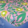 Prześcieradło z motywem kwiatów i liści 140x200 bez gumki