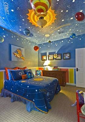 Sypialnia pod gwiazdami - motywy kosmiczne wymalowane na suficie