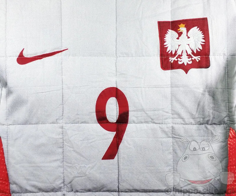 Biało-czerwona pikowana narzuta z Lewandowskim 