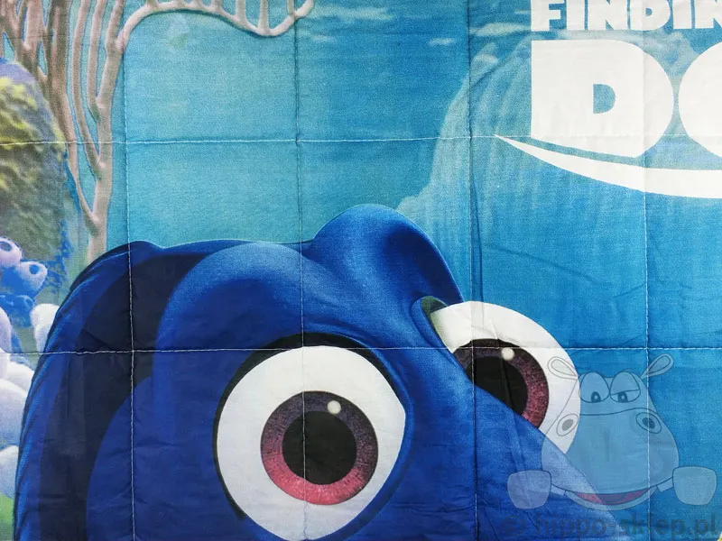 Niebieska narzuta na łóżko z rybką Nemo i Dory