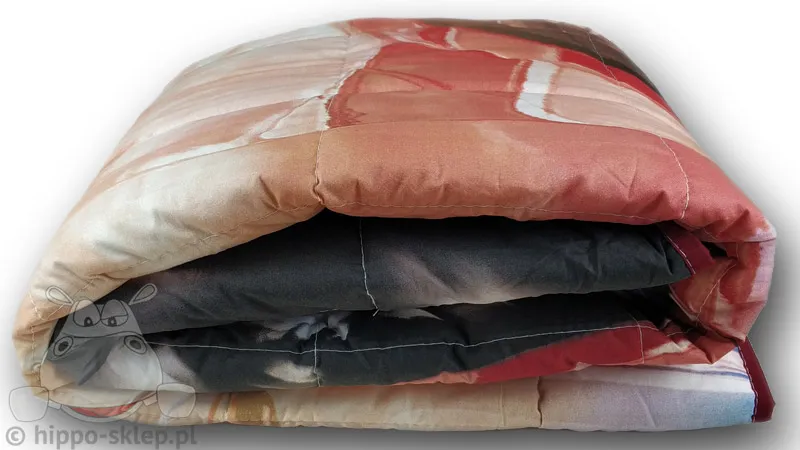 Narzuty na łóżko z czerwonym samochodem - pakowanie