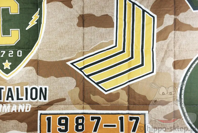 Pikowana narzuta wojskowa świecąca w nocy dla chłopca