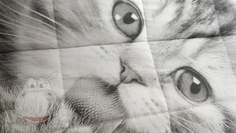 Pikowanie i nadruk na narzutach z kotkiem