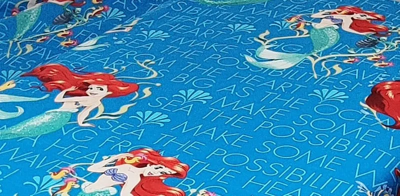 Płaskie prześcieradło z Arielką bez gumki