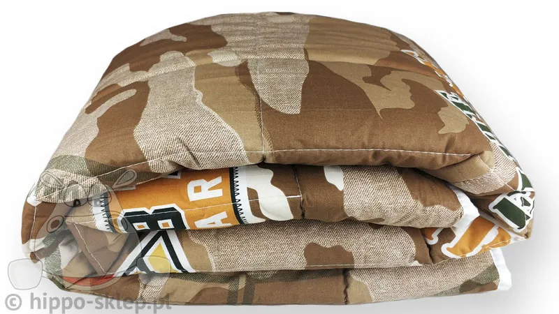 Nakrycie na łóżko kamuflaż moro khaki z naszywkami